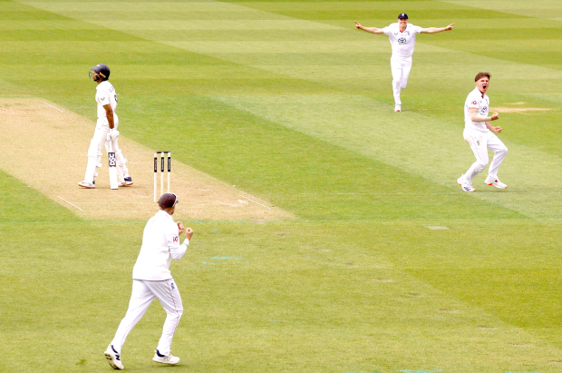 Baker helps England hold New Zealand in check